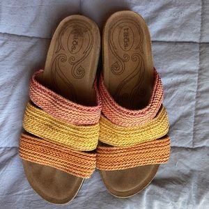 Taos Sandals size 8.5